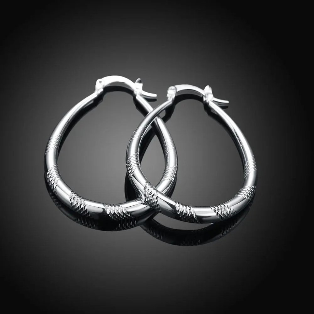 Gorgeous .925 Sterling Silver Oval Hanging Hoop Earrings With Pattern